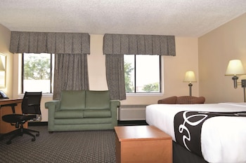 Deluxe Studio Suite, 1 King Bed, Non Smoking