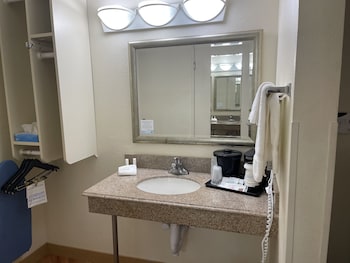 Room, 1 Double Bed, Accessible, Non Smoking (Hearing, Mobility Roll-In Shower)