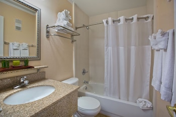Suite, 2 Queen Beds (Deluxe Studio Suite Bay View)