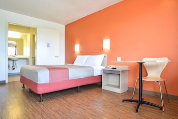 Standard Room, 1 Queen Bed, Non Smoking, Refrigerator & Microwave
