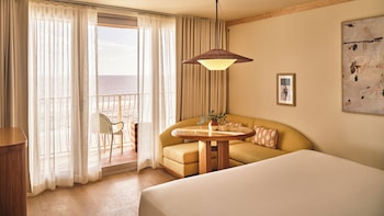 Room, 1 King Bed, Oceanfront (Dune House Preview, Corner)