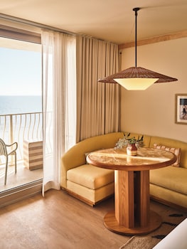 Room, 1 King Bed, Oceanfront (Dune House Preview, Corner)