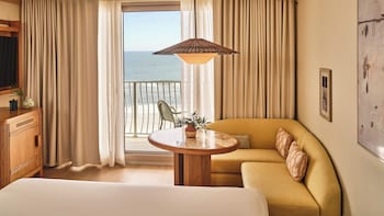 Room, 1 King Bed, Oceanfront (Dune House Preview, Corner)