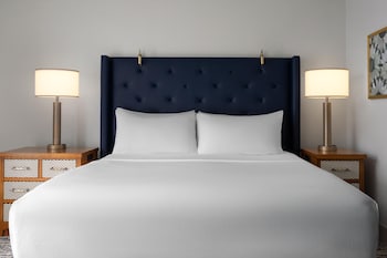 Deluxe Room, 1 King Bed, Non Smoking, Balcony