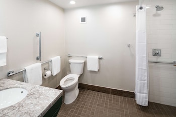 Room, 2 Queen Beds, Accessible (Transfer Shower)