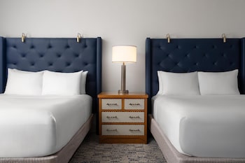 Room, 2 Queen Beds, Accessible (Transfer Shower)