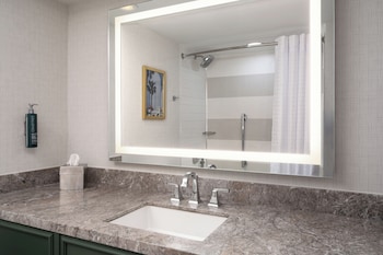 Room, 2 Queen Beds, Accessible, Bathtub