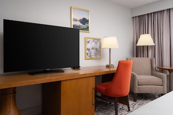 Room, 2 Queen Beds, Accessible (Transfer Shower)