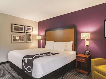 Deluxe Room, 1 Queen Bed, Accessible, Non Smoking (Mobility Accessible)