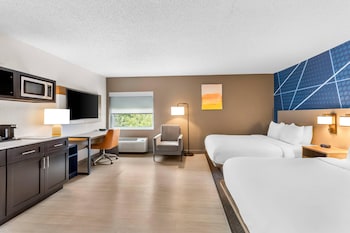 Room, 2 Queen Beds, Non Smoking (Efficiency, Upgrade)