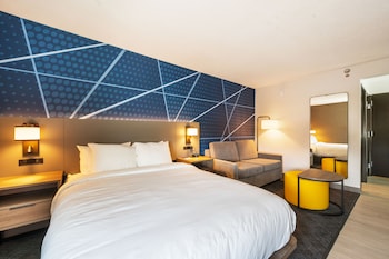 Suite, 1 Queen Bed with Sofa bed, Non Smoking (Efficiency, Upgrade)