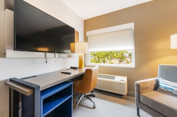 Room, 2 Queen Beds, Non Smoking (Efficiency, Upgrade)