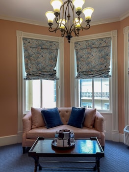 Luxury Main House Queen - J. Stephens Room