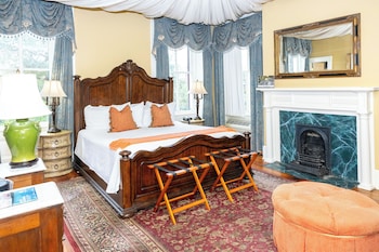 Luxury Main House Queen - R. Bruce