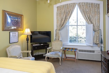 Main House Queen - Lee Room