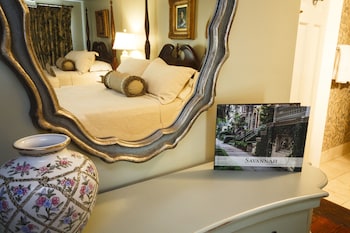 Lower Level 2 Queen - Telfair Room