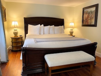 Lower Level King - Chatham Room