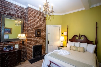 Main House Queen - Lee Room