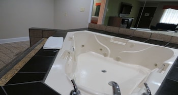 Suite, 1 King Bed, Accessible, Jetted Tub (with Sofabed)