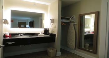 Suite, 1 King Bed, Accessible, Jetted Tub (with Sofabed)