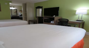 Suite, 2 Queen Beds, Non Smoking, Kitchen (with Sofabed)