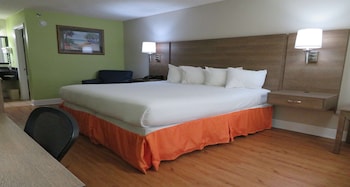 Suite, 1 King Bed, Accessible, Jetted Tub (with Sofabed)