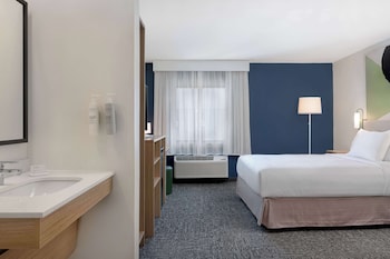 Room, 1 Queen Bed, Accessible (Mobility & Roll-In Shower)