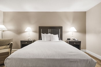 1st Floor, Queen Bed