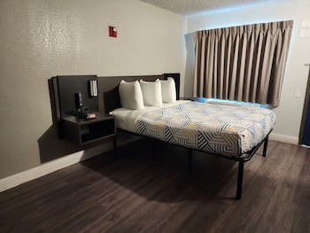 Standard Room, 1 Queen Bed, Accessible, Non Smoking