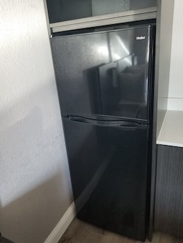 Standard Room, 1 King Bed, Non Smoking, Kitchenette