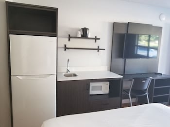 Standard Room, 1 King Bed, Non Smoking, Kitchenette