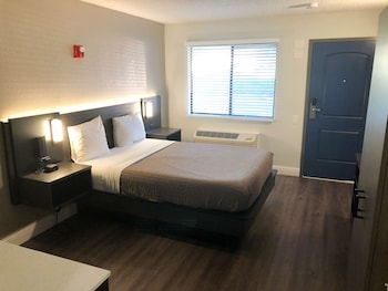 Standard Room, 1 Queen Bed, Accessible, Non Smoking