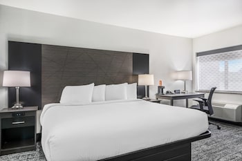 Suite, 1 King Bed, Non Smoking