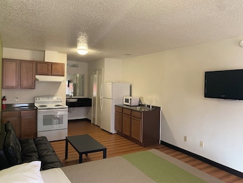 Deluxe Room, 1 Queen Bed, Smoking, Kitchen