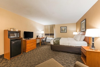 1 King Bed, Nonsmoking, Accessible