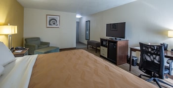 1 King Bed, Nonsmoking, Accessible