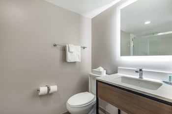Standard Room, 1 King Bed, Non Smoking, Refrigerator & Microwave (with Single Sofabed)