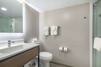 Standard Room, 1 King Bed, Accessible, Refrigerator & Microwave