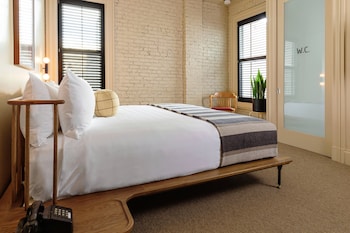 Suite, 1 Queen Bed