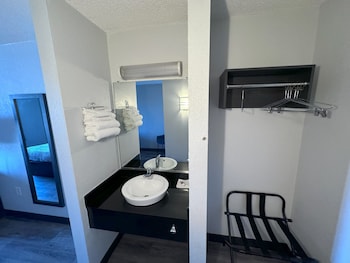 Standard Room, 1 King Bed, Non Smoking, Refrigerator & Microwave