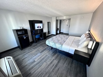 Standard Room, 1 King Bed, Non Smoking, Refrigerator & Microwave