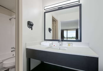 Room, 2 Queen Beds, Non Smoking, Poolside (Interior)