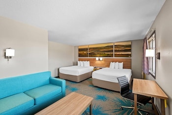 Suite, 2 Queen Beds, Non Smoking