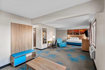 Suite, 1 King Bed, Jetted Tub