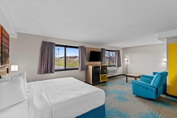 Suite, 1 King Bed, Non Smoking