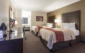Standard Room, 2 Double Beds, Accessible, Non Smoking (Roll-In Shower)