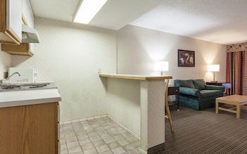 Suite, 1 King Bed, Non Smoking, Kitchen