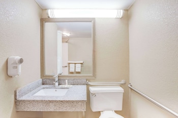 Room, 1 King Bed, Accessible, Non Smoking (Mobility)