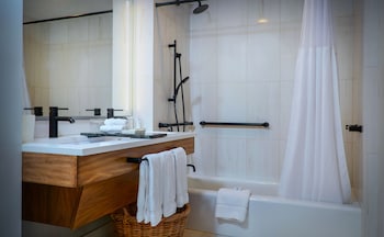 Room, 1 King Bed, Mobility Accessible (City Lights)