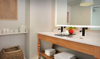 Oceanfront Suite 2 King Beds